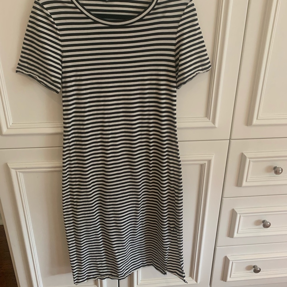 Aritzia Wilfred Free T-Shirt dress